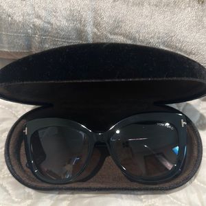 Tom Ford FT0524 01B Shiny black Alistair cats eyes sunglasses